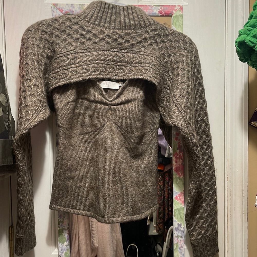 Gorgeous 2 piece sweater set by Astr